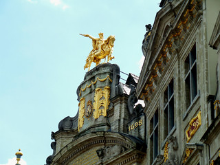 Fototapeta na wymiar Gorgeous golden sculpture of Charles-Alexandre de Lorraine on the vintage building L'Arbre D'Oron at Grand Place in Brussels, Belgium 