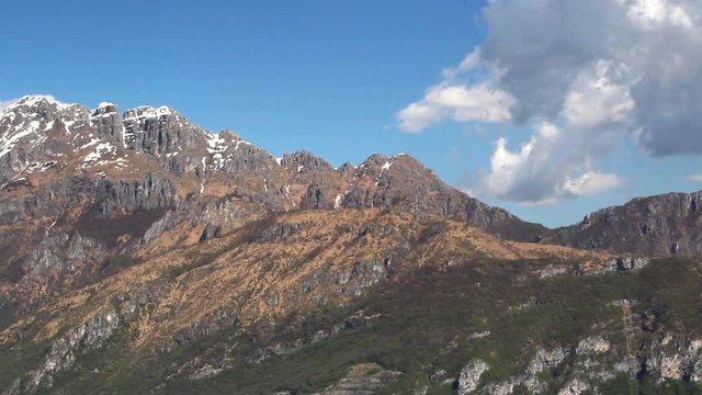 Time lapse nuvole nel cielo di montagna ai Corni di Canzo