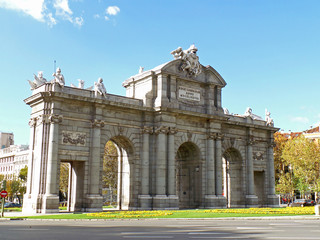 Obraz premium Puerta de Alcala, stunning triumphal arch in the city center of Madrid, Spain 