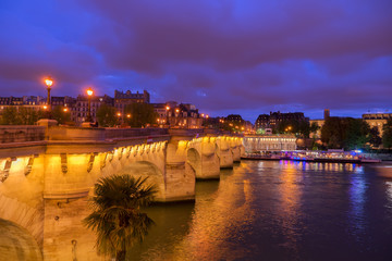 Fototapeta premium Pont Neuf and Cite island over Seine river at night, Paris, France