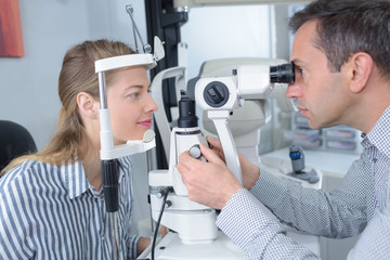 woman doing eye test