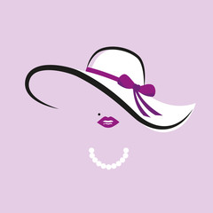 dame mit perlenkette weißem hut und lila schleife