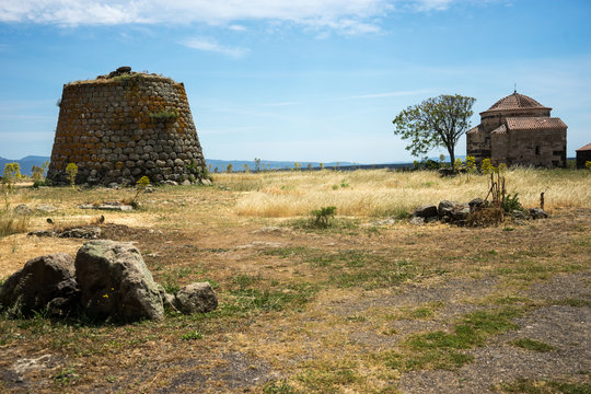 Nuraghe Santa Sarbana und Kirche Santa Sabina, Macomer Sardinien