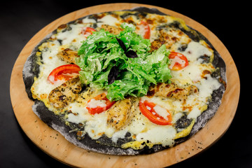 Black pizza with chicken