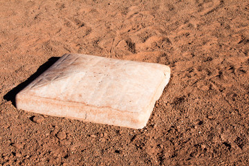 White, square base in the dirt © karagrubis