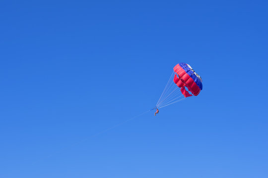 Parasilior in a blue sky. The active and extreme form of relaxation