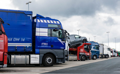LKW LKWS Autobahn Rastplatz 