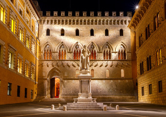 Siena. Square Salimbeni.