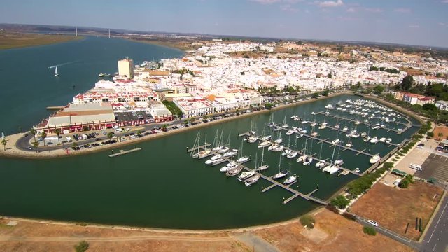 Video aereo en Ayamonte (Huelva, Andalucia). Puerto deportivo frontera con  Portugal