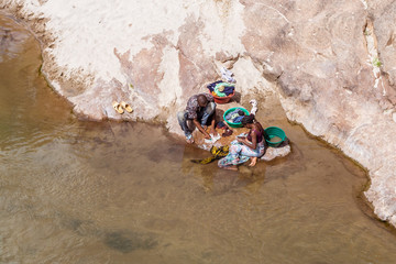 Malagasy couple washing laundry