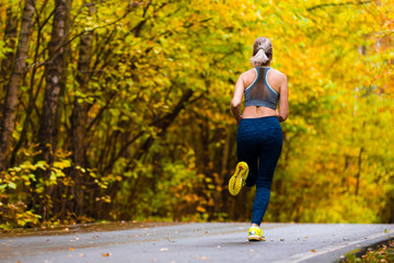 Obraz premium Woman running in the autumn park