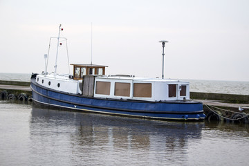 Fototapeta na wymiar a small fishing boat by the pier