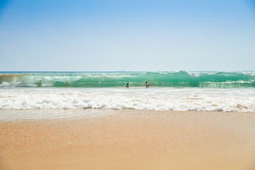 Fototapeta na wymiar Beautiful wave in the ocean 