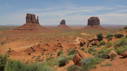 Fototapeta na wymiar Monument Valley en Arizona y Utah