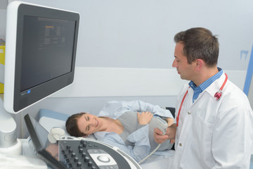 Obraz premium Pregnant lady with gynecologist for ultrasound