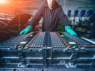 Charging the batteries of the elecric motor. Disassembling the battery of an electric vehicle engine