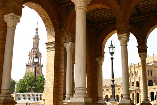 Plaza de España  en Sevilla  en el Parque de María Luisa proyectado por el arquitecto Aníbal González