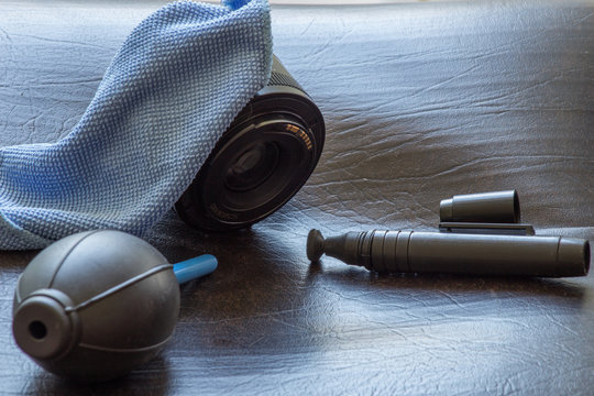 Lens clener equipment