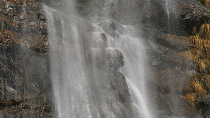 Fototapeta na wymiar Potente cascata in Italia