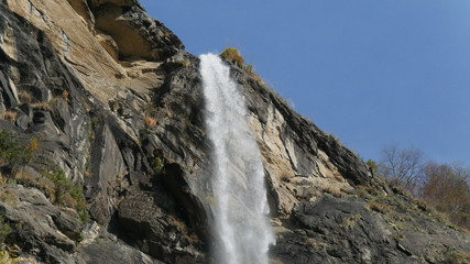 Potente cascata in Italia