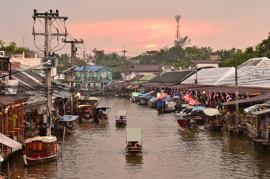 AMPHAWA ,  NOVEMBER 12 : Amphawa market canal, the most famous of floating market and cultural tourist destination on November 12, 2017 in Amphawa ,Thailand.