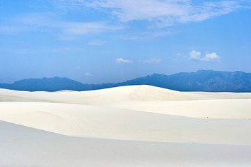 Fototapeta na wymiar Blue sky and clouds and white sand on White Sands National Monument in New Mexico