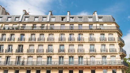 Fototapeta na wymiar Paris, typical facade in the center, beautiful building 