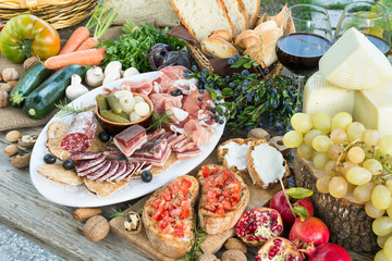Tavola con vari cibi italiani, Italian Foods