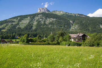 Der idyllische Ort Altaussee in den Alpen