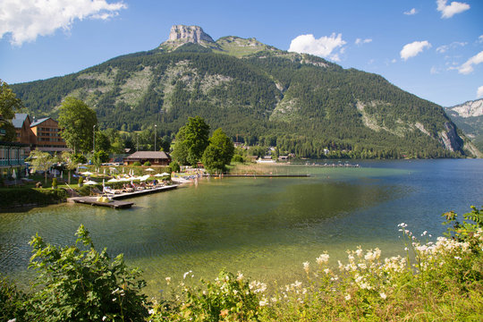 Der idyllische Ort Altaussee in den Alpen