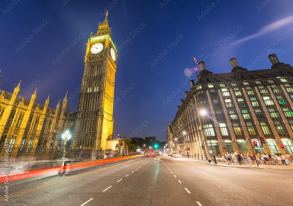 Sticker Westminster Palace and Big Ben at night from Westminster Bridge with car light trails - London