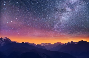 Schilderijen op glas Fantastische sterrenhemel. Dikke mist op de bergpas Goulet. Georgië, Svaneti. Europa © standret