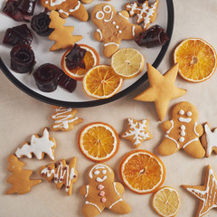 Fototapeta na wymiar Christmas honey biscuits with orange
