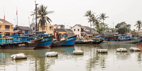 Fototapeten Hoi-An Vietnam, haven bij de oude stad © John Hofboer