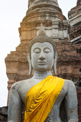 Fototapeta premium Old Buddha statue
