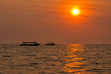Fototapeta premium Sunset at Tonle Sap Lake