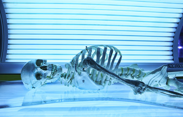 Skeleton sunbathing in the solarium