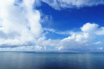 沖縄　谷茶の空と海