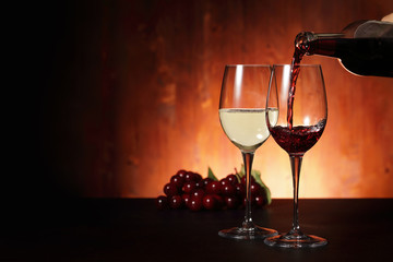 ワイン　Red and white wine image