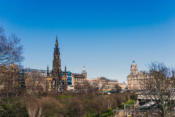 Fototapeta premium Street view of Historic Old Town Houses in Edinburgh, Scotland