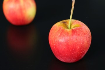 red sweet apple fruit