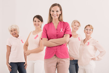 Obraz premium Women with pink ribbons