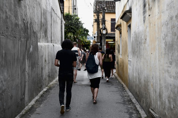 Tourists visit Hoi An ancient town