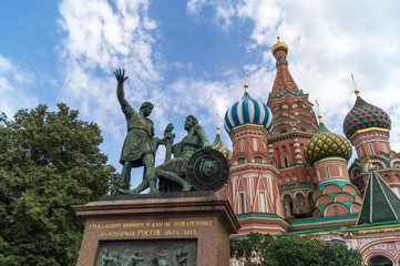 Fototapeta na wymiar Monument to Minin and Pozharsky