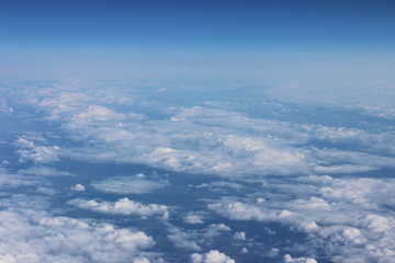 Fototapeta na wymiar Wolken aus dem Flugzeug