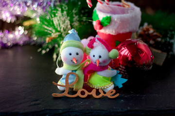 Pair of christmas snowmans with word Love near them.