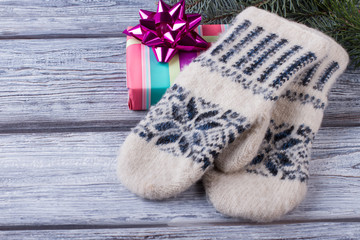 Winter gloves with Scandinavian pattern