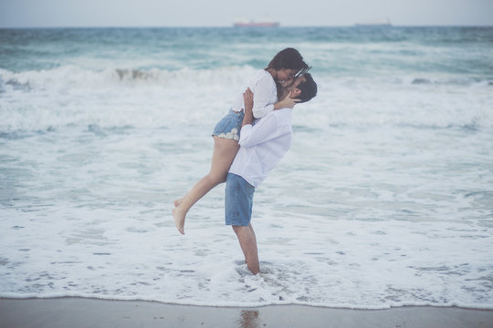 pareja playa foto de Stock | Adobe Stock pareja playa foto de Stock | Adobe Stock