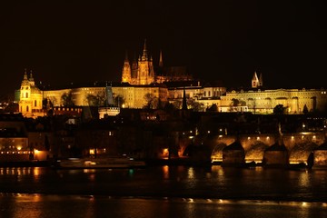 Obraz premium illuminated Charles bridge and Prague Castle at night, Czech Republic