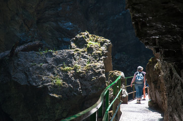 weg durch die breitachklamm  im kleinwalsertal